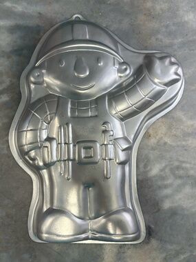 2002 Wilton BOB THE BUILDER Large Metal Cake Pan Birthday Party Toddler